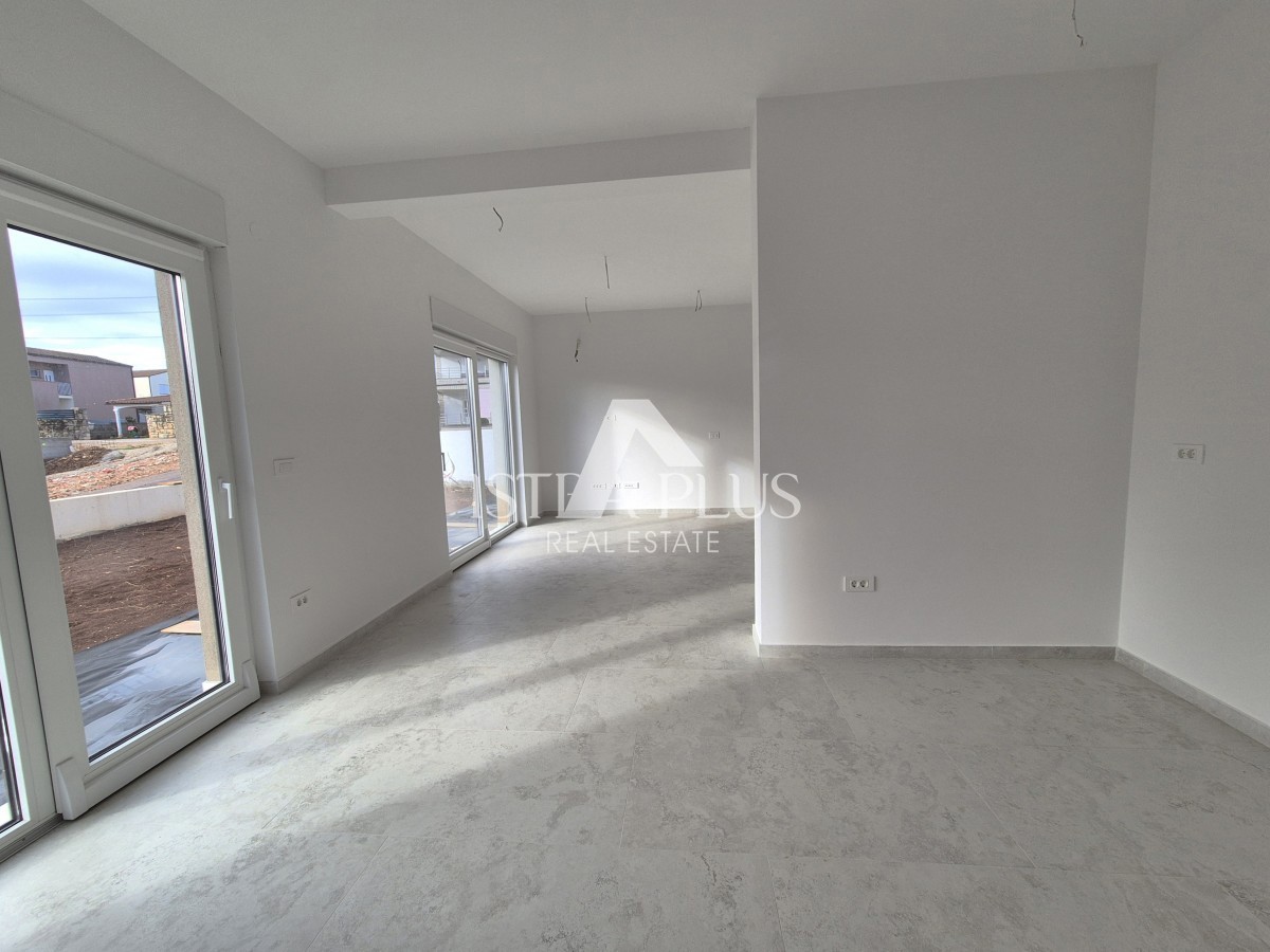 Istra, Poreč okolica 2km od mora - Stanovanje v prizemlju 88m2 z dvoriščem -NOVOGRADNJA