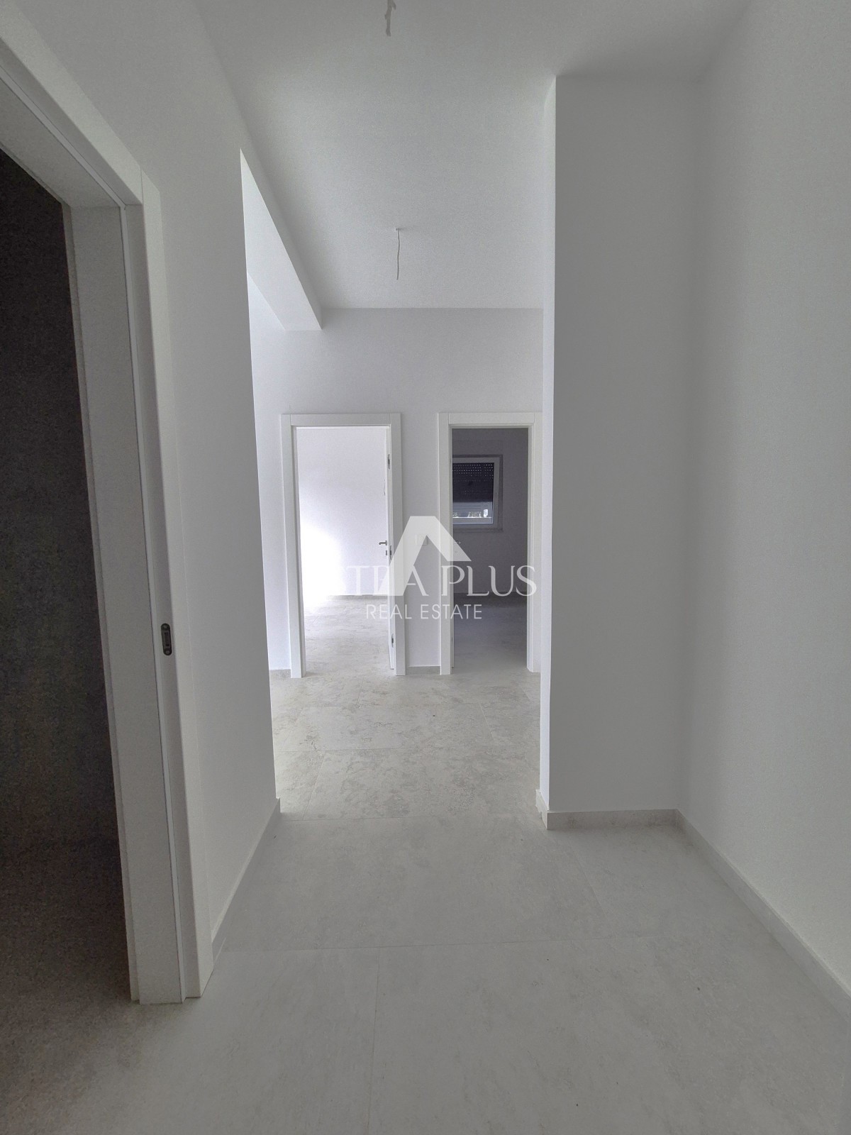 Istra, Poreč okolica 2km od mora - Stanovanje v prizemlju 88m2 z dvoriščem -NOVOGRADNJA