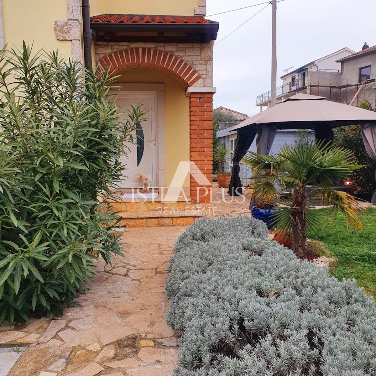 Lepa, na novo prenovljena samostojna hiša s pogledom na morje!!