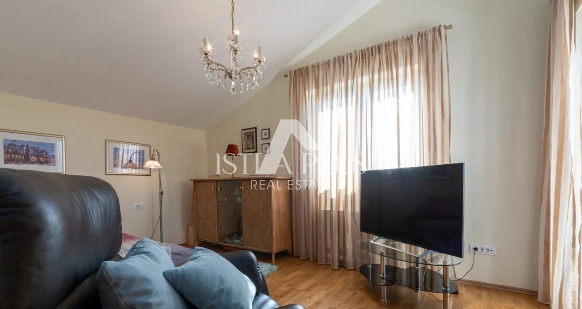 Lepa, na novo prenovljena samostojna hiša s pogledom na morje!!