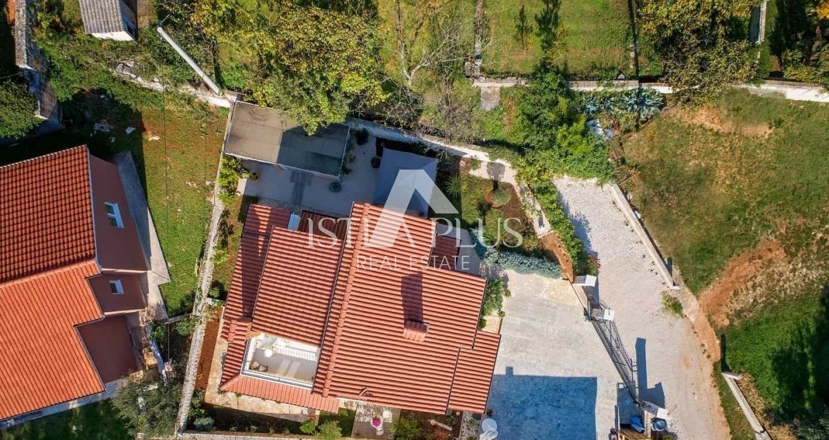 Lepa, na novo prenovljena samostojna hiša s pogledom na morje!!