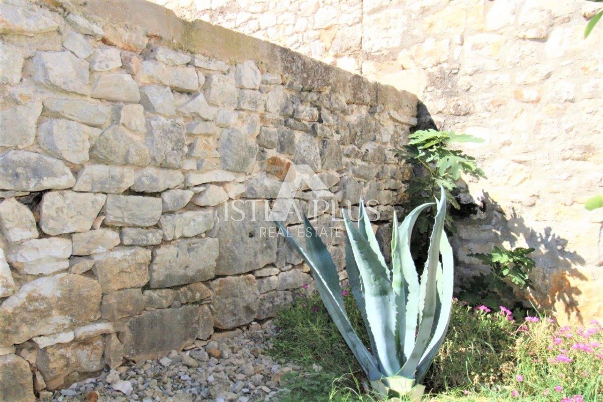 Hiša z bazenom v mediteranskem stilu, 4 km od Poreča