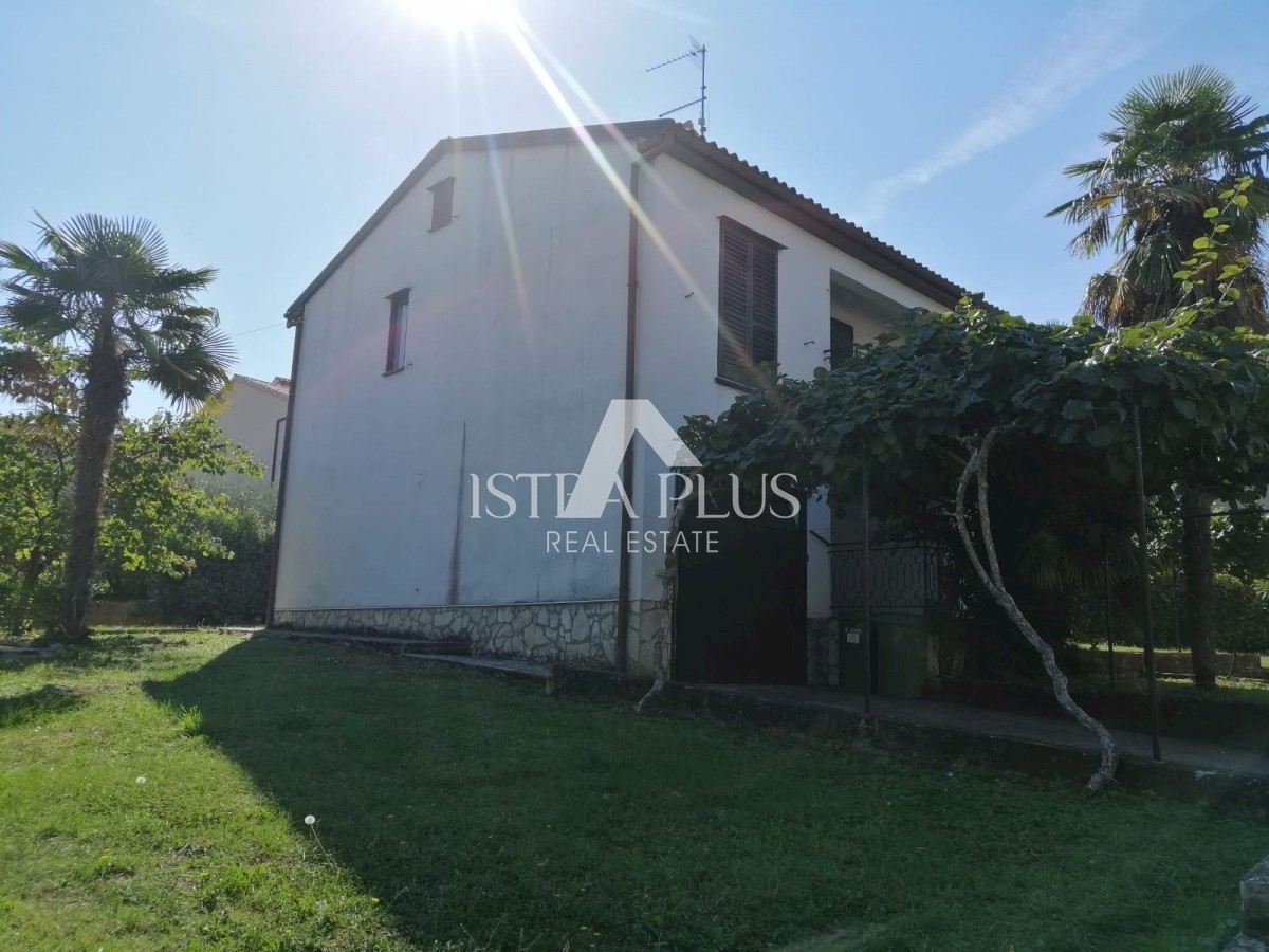 Ekskluzivna lokacija, hiša z dvema apartmajema 250m od morja, Poreč!
