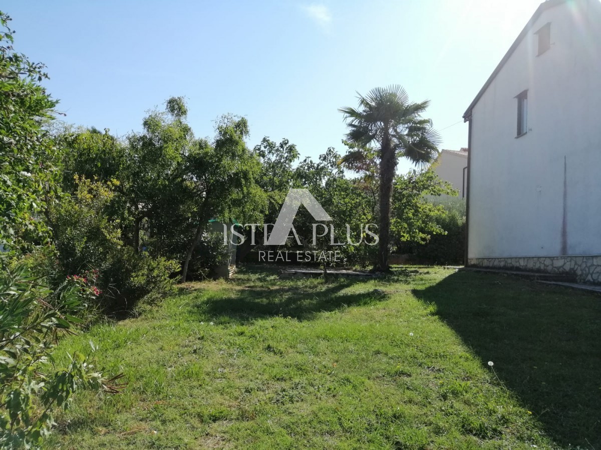 Ekskluzivna lokacija, hiša z dvema apartmajema 250m od morja, Poreč!