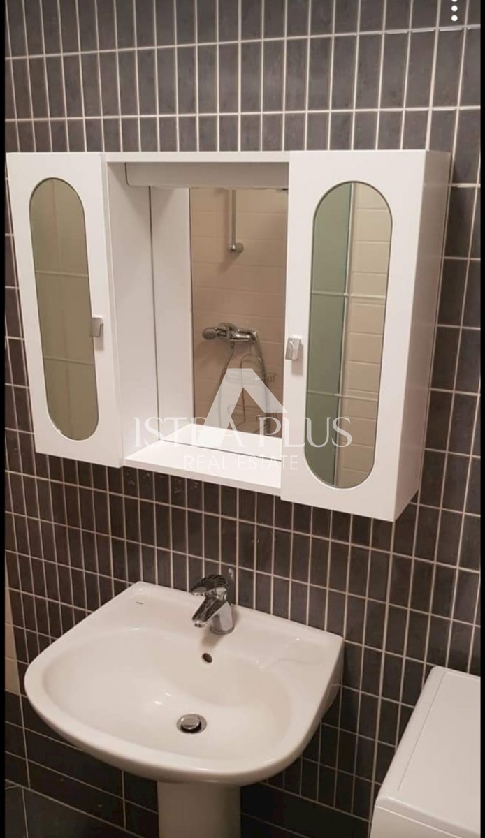 PRILOŽNOST!! Veliko stanovanje 101,26m2 razdeljeno na 2 manjši stanovanji in dvorišče!! 2 km od morja