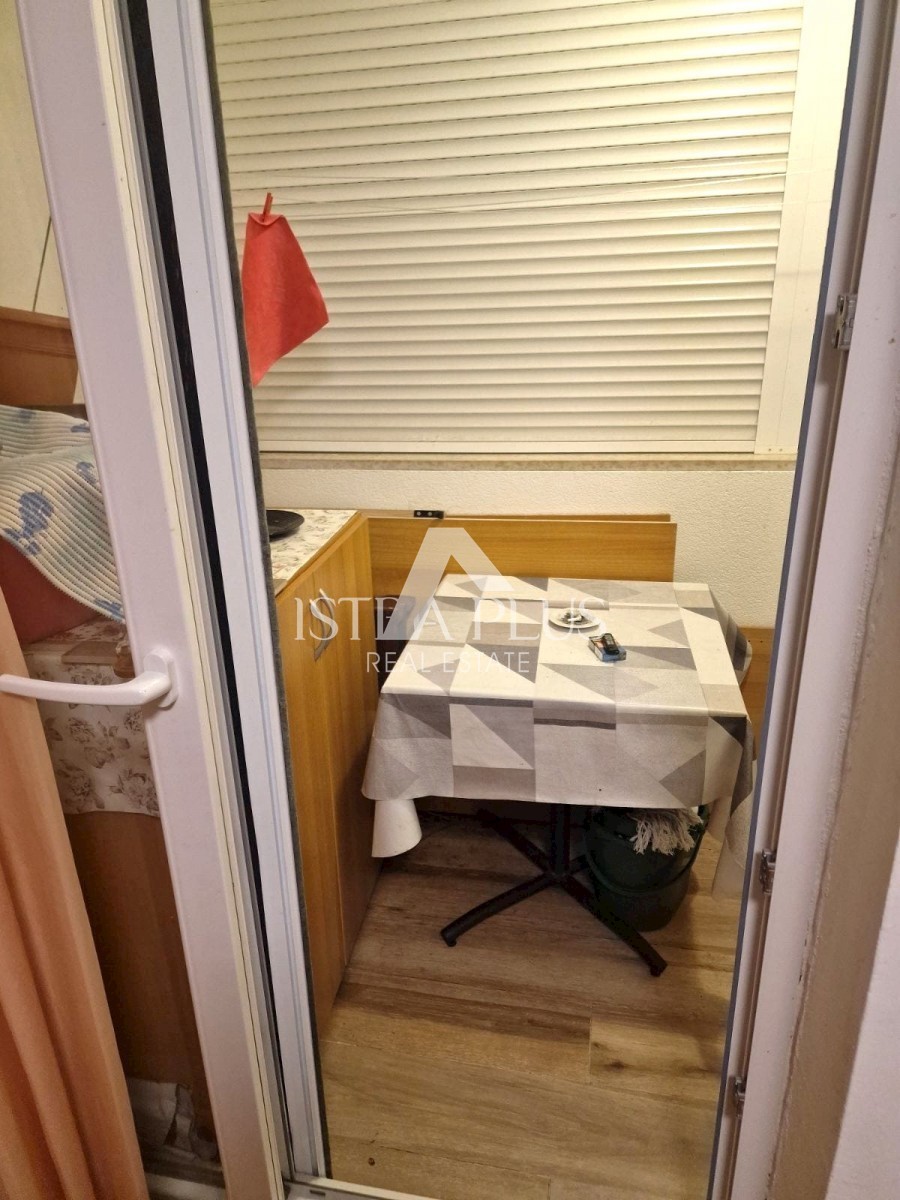 Apartma v 2. nadstropju, 200m od morja - Červar Porat