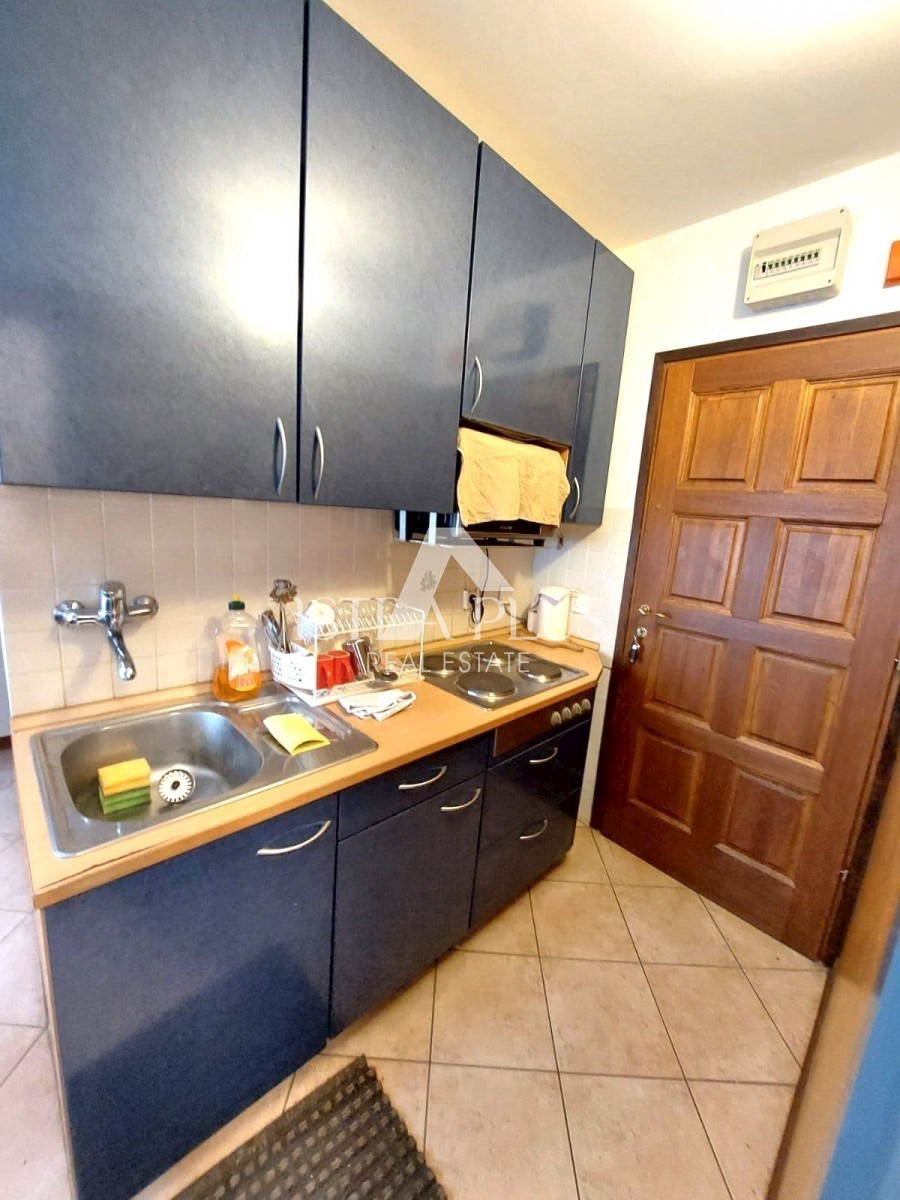 Apartma v 2. nadstropju, 200m od morja - Červar Porat
