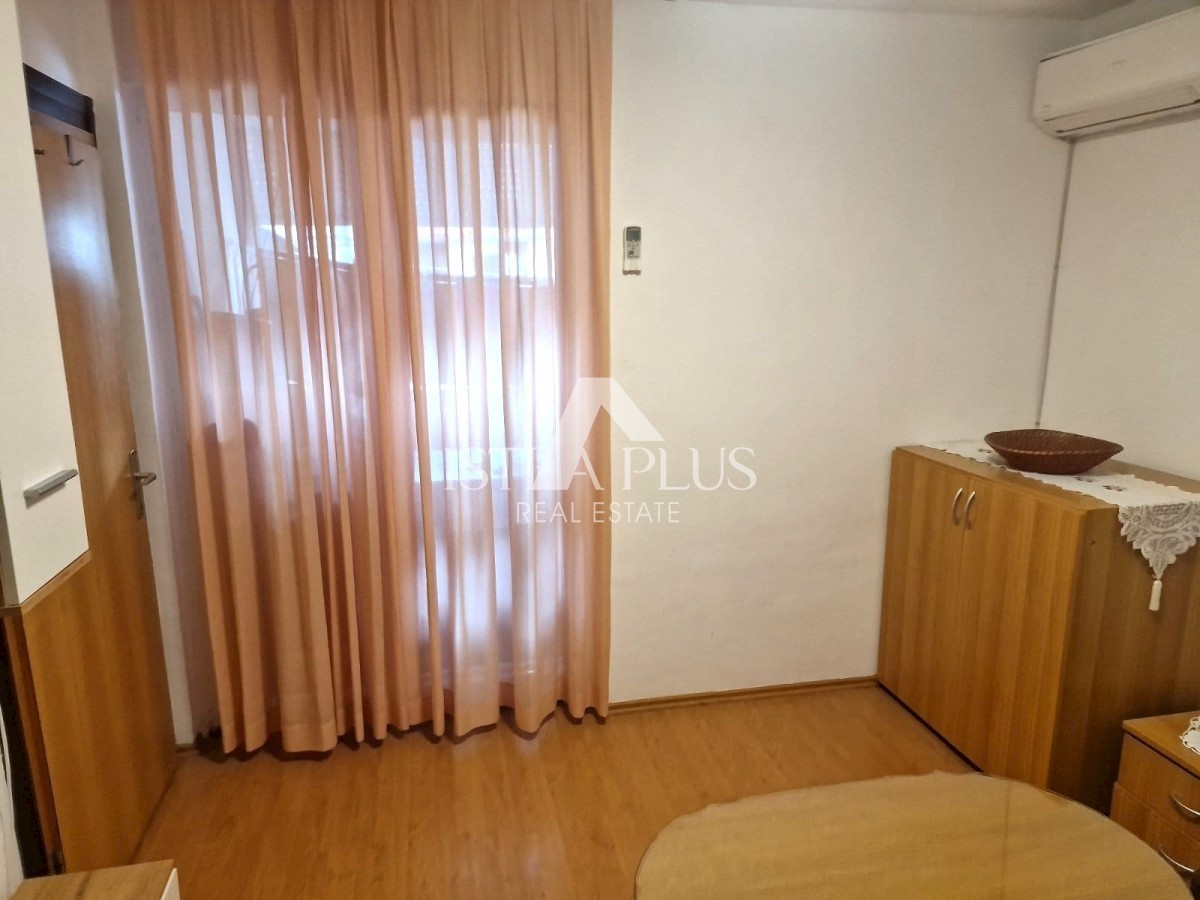 Apartma v 2. nadstropju, 200m od morja - Červar Porat