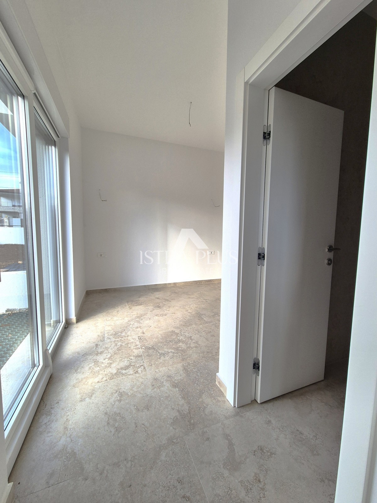 Wohnung im Erdgeschoss mit Garten, Neubau 2 km vom Meer entfernt!!