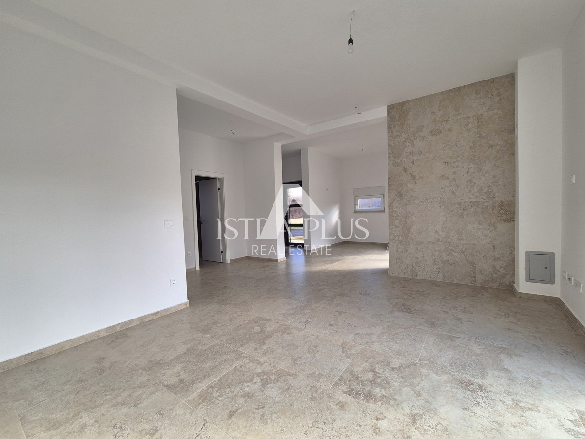 Wohnung im Erdgeschoss mit Garten, Neubau 2 km vom Meer entfernt!!