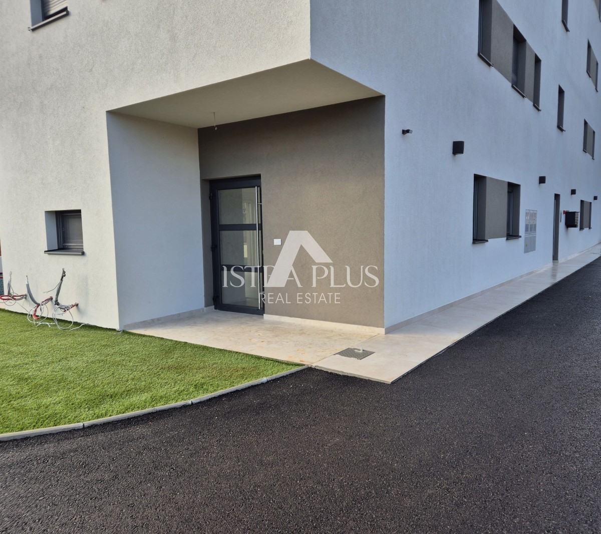 Wohnung im Erdgeschoss mit Garten, Neubau 2 km vom Meer entfernt!!