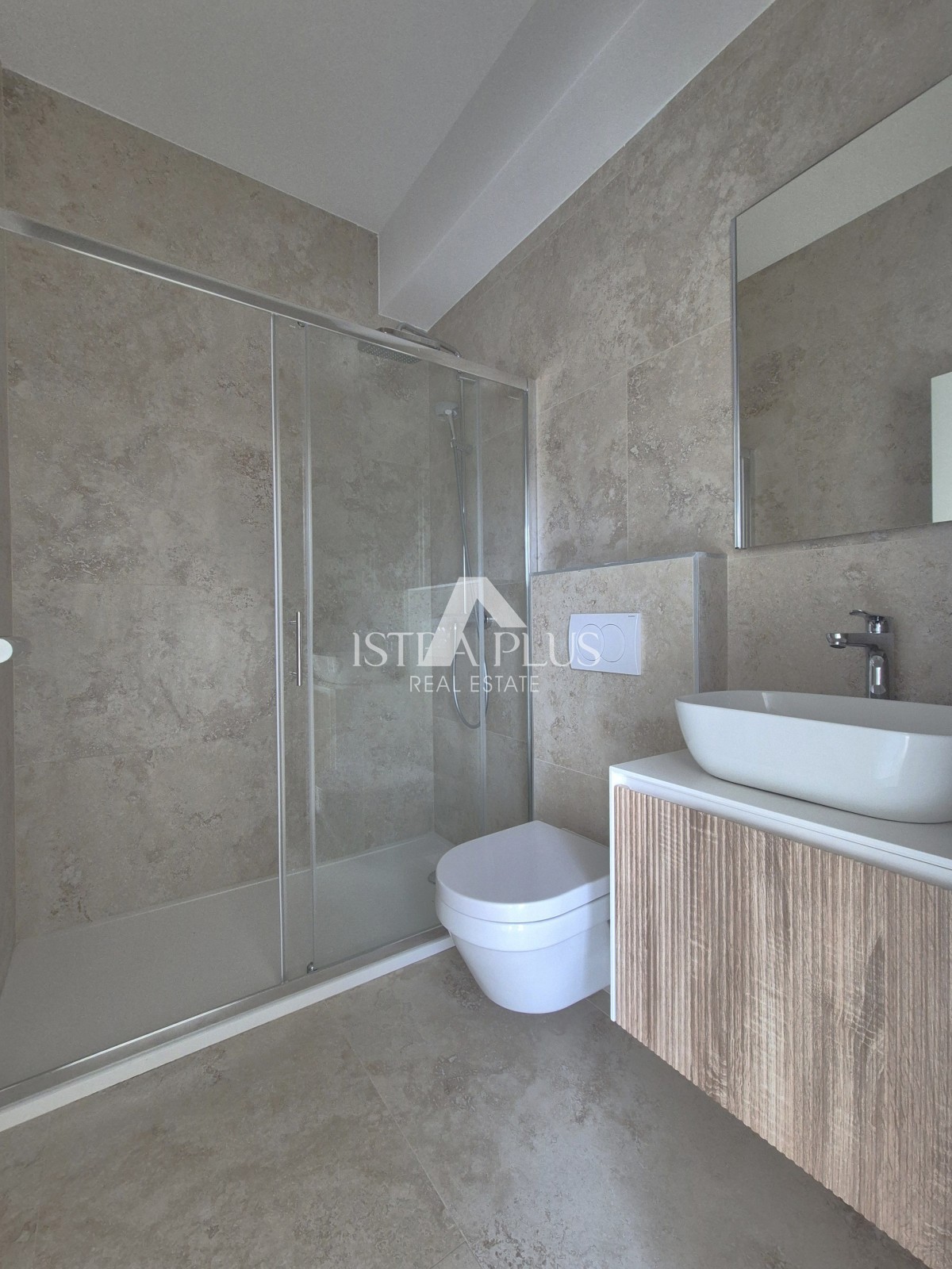 Wohnung im Erdgeschoss mit Garten, Neubau 2 km vom Meer entfernt!!