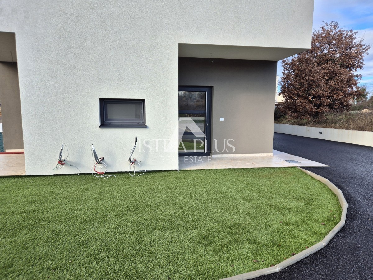 Wohnung im Erdgeschoss mit Garten, Neubau 2 km vom Meer entfernt!!