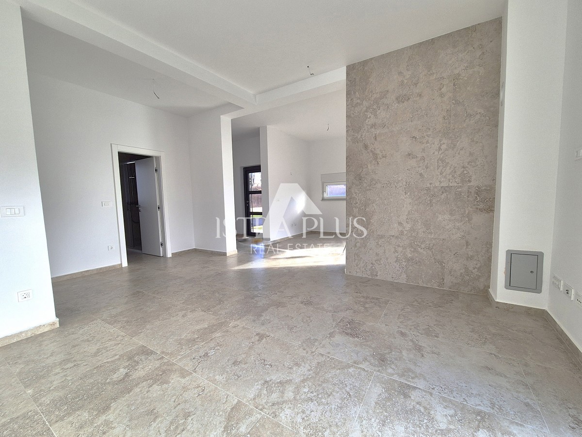 Wohnung im Erdgeschoss mit Garten, Neubau 2 km vom Meer entfernt!!