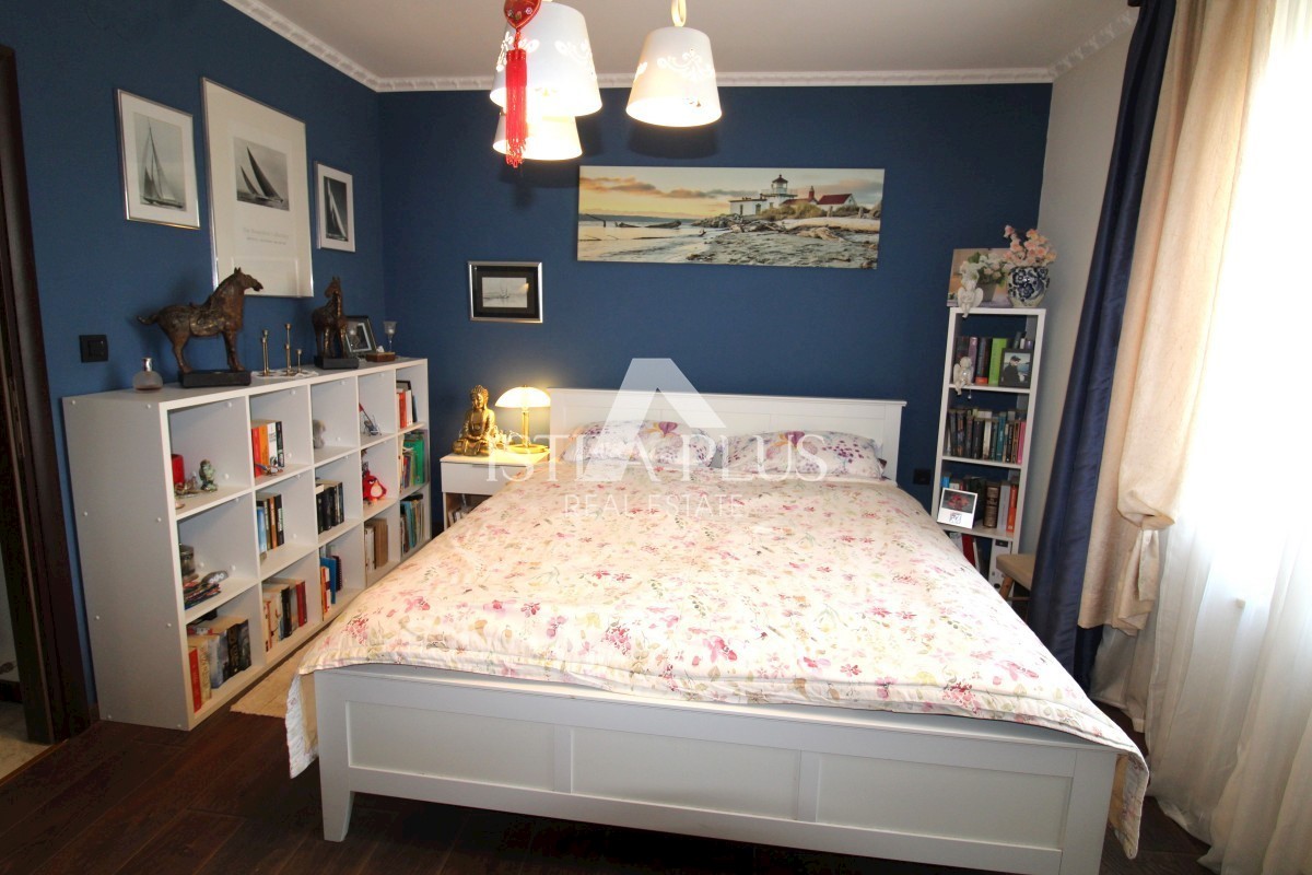 Hiša z dvema apartmajema - okolica Poreča