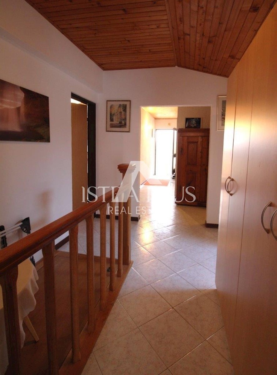 Hiša z dvema apartmajema - okolica Poreča