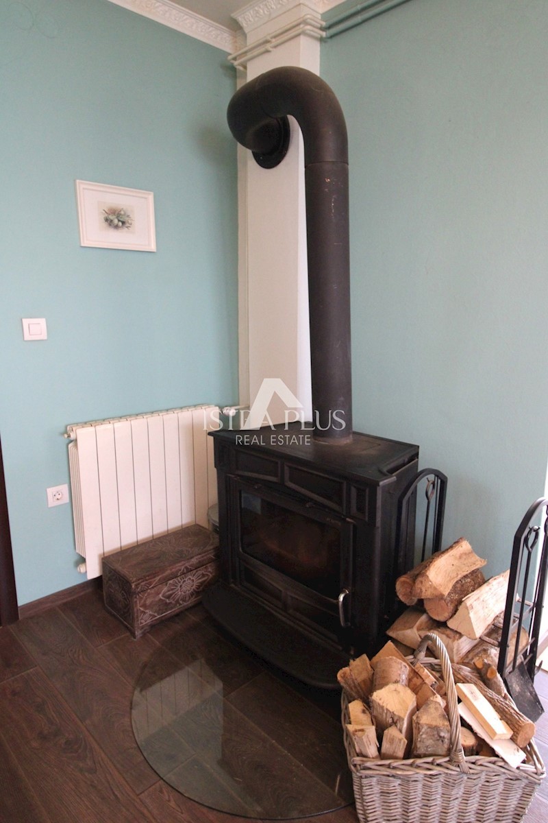 Hiša z dvema apartmajema - okolica Poreča