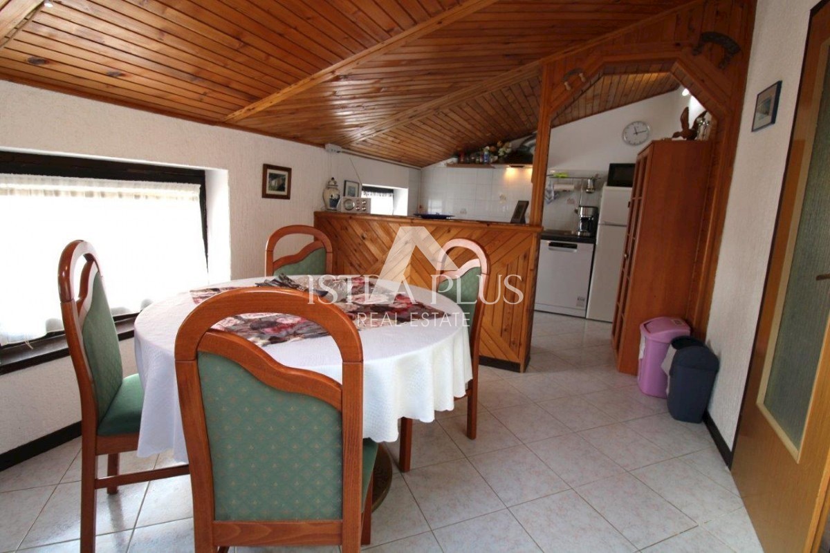 Hiša z dvema apartmajema - okolica Poreča