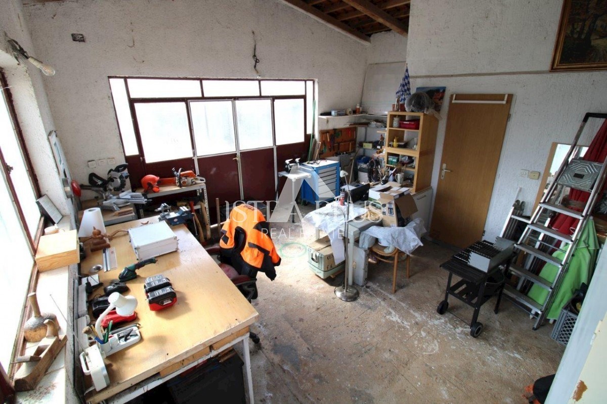 Hiša z dvema apartmajema - okolica Poreča