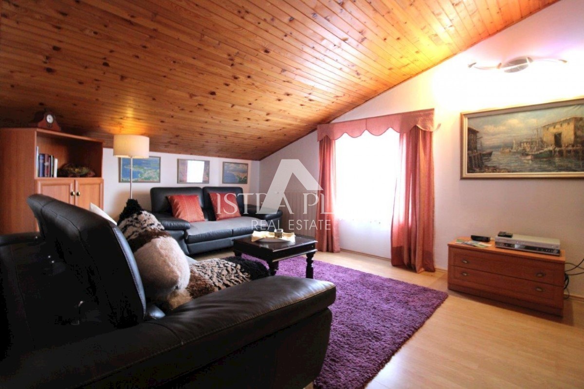 Hiša z dvema apartmajema - okolica Poreča