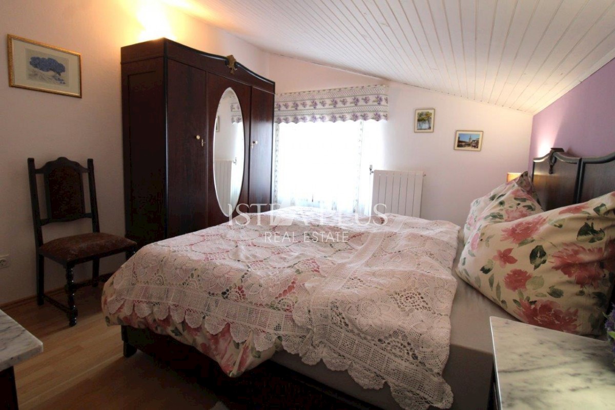 Hiša z dvema apartmajema - okolica Poreča