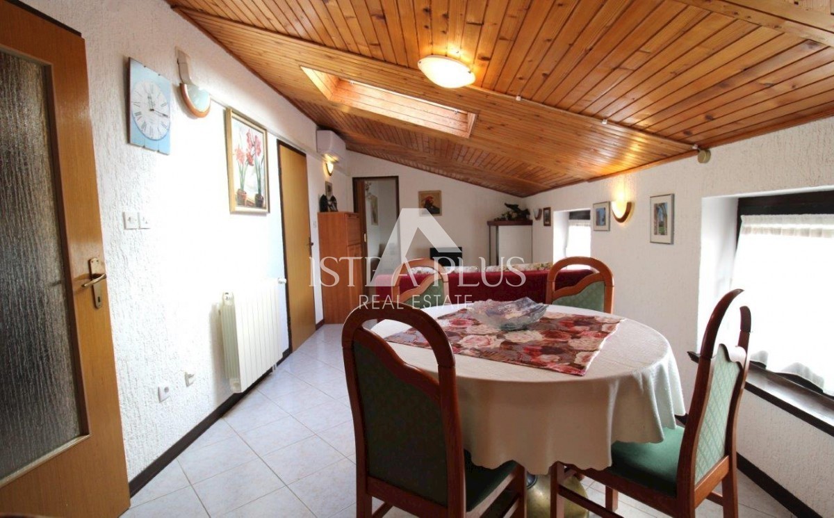 Hiša z dvema apartmajema - okolica Poreča