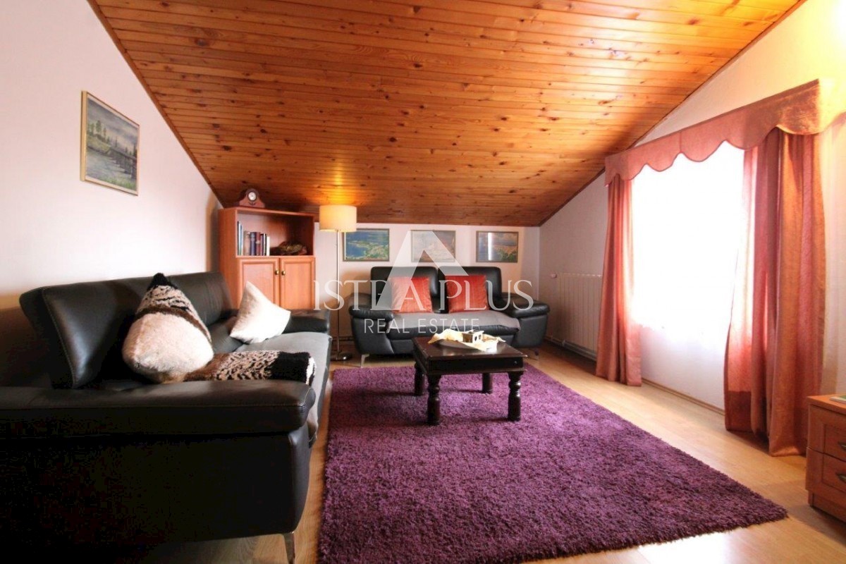 Hiša z dvema apartmajema - okolica Poreča