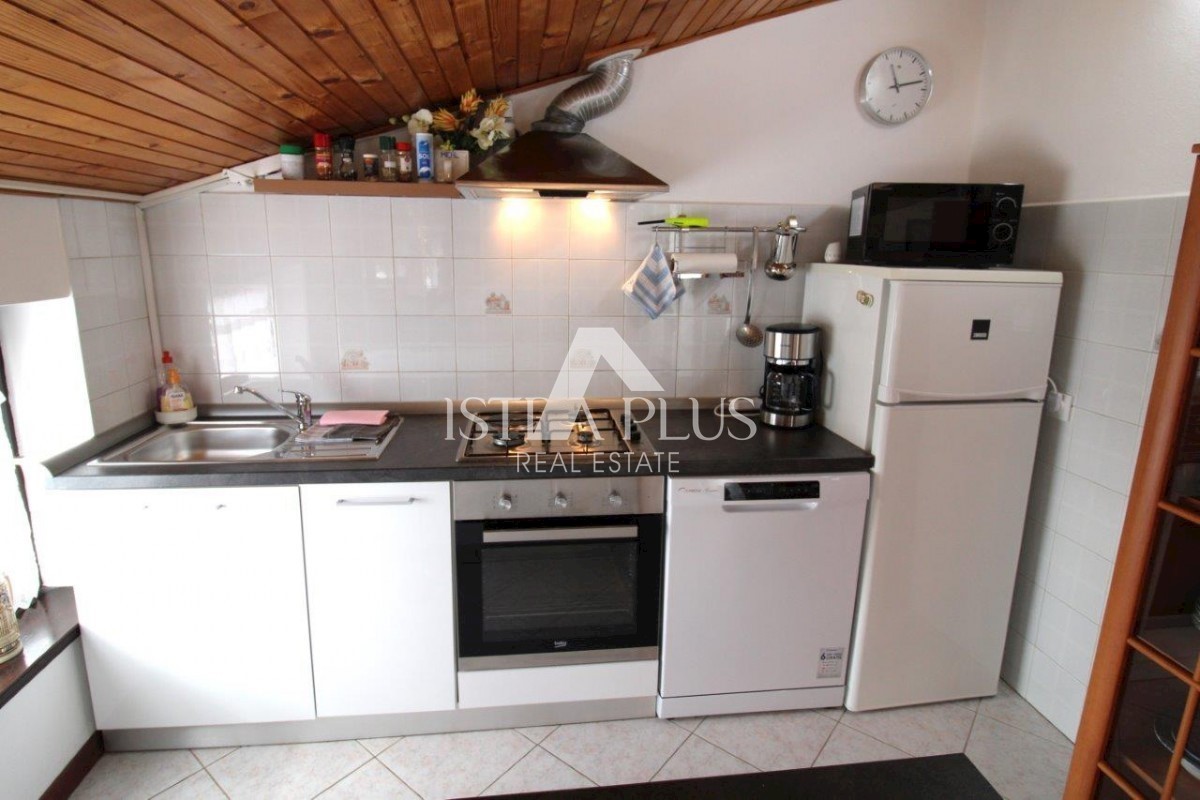 Hiša z dvema apartmajema - okolica Poreča