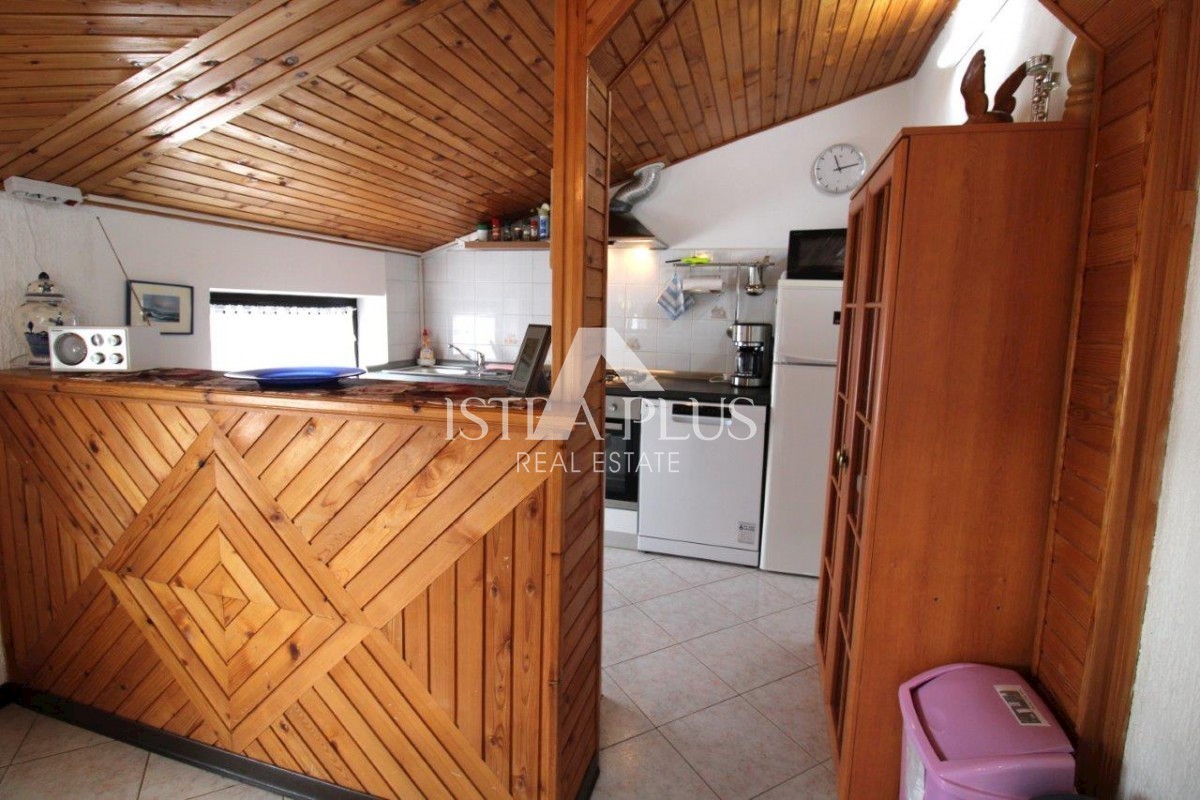Hiša z dvema apartmajema - okolica Poreča