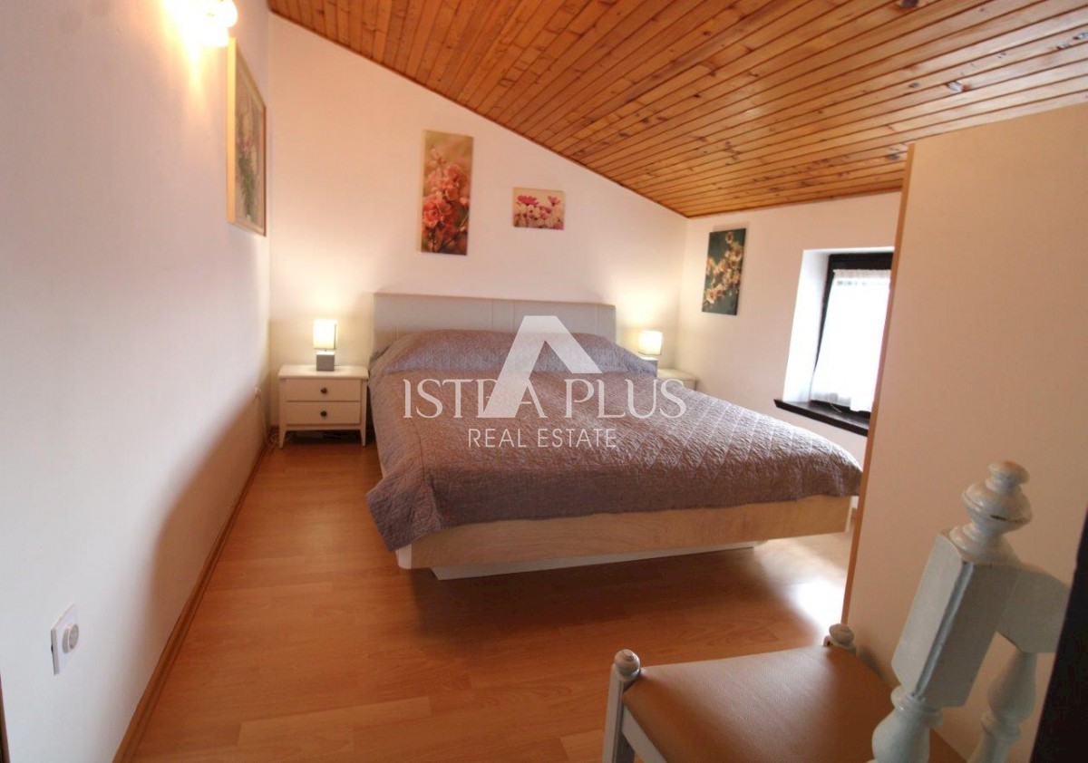 Hiša z dvema apartmajema - okolica Poreča