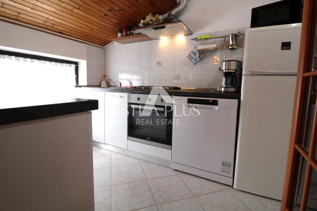 Hiša z dvema apartmajema - okolica Poreča