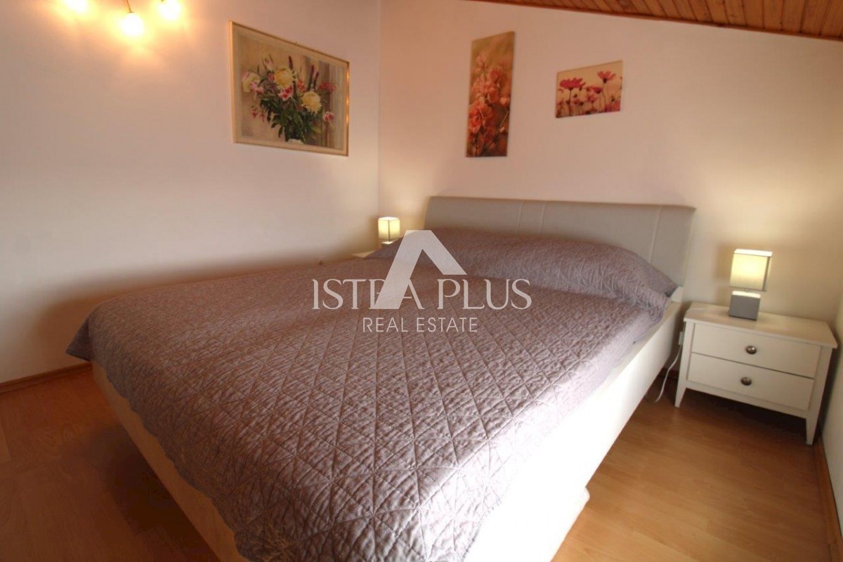 Hiša z dvema apartmajema - okolica Poreča