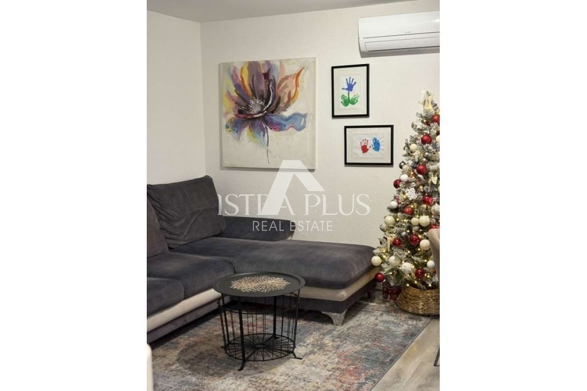 Apartma v pritličju z dvema spalnicama, 2 km od morja