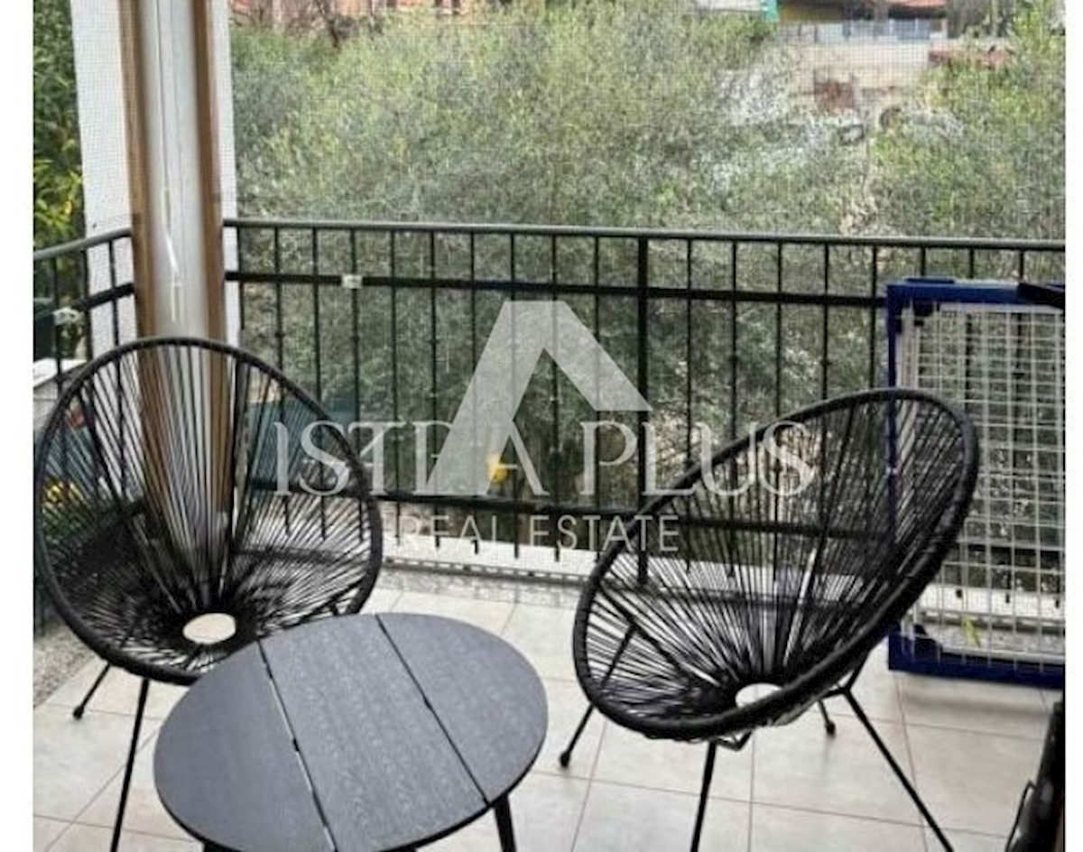 Apartma v pritličju z dvema spalnicama, 2 km od morja
