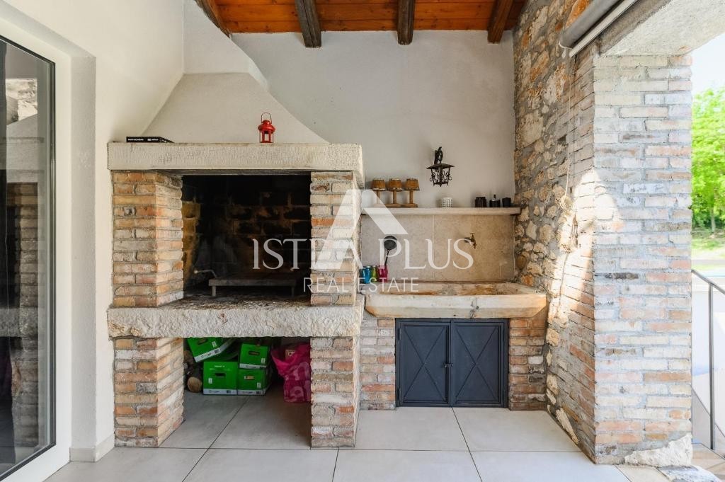 Istra, Poreč Lepo prenovljena kamnita hiša z lepo notranjostjo