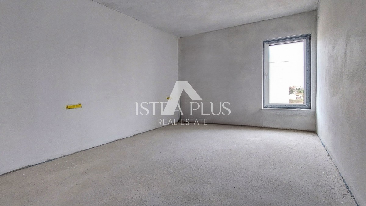 Istra, Poreč, novo stanovanje velikosti 95 m2 z vrtom velikosti 115 m2, približno 800 m od morja (zračne črte)