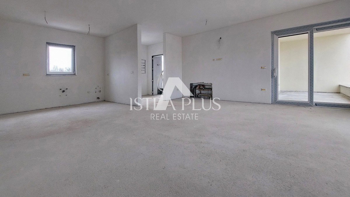 Istra, Poreč, novo stanovanje velikosti 95 m2 z vrtom velikosti 115 m2, približno 800 m od morja (zračne črte)
