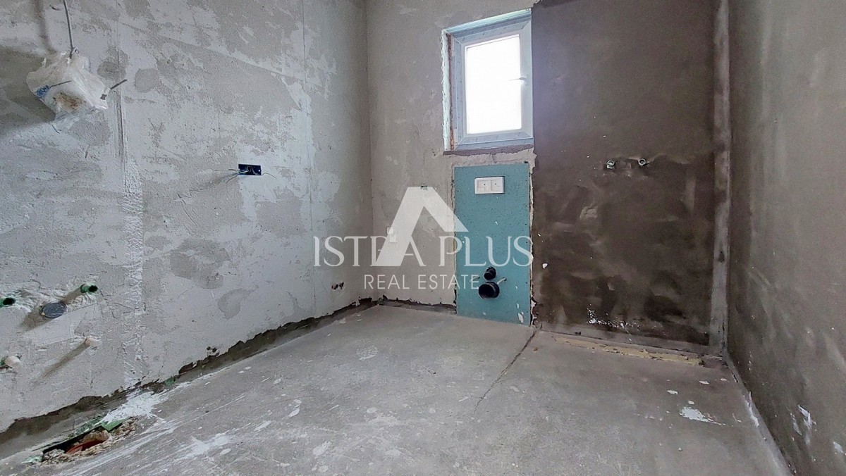 Istra, Poreč, novo stanovanje velikosti 95 m2 z vrtom velikosti 115 m2, približno 800 m od morja (zračne črte)