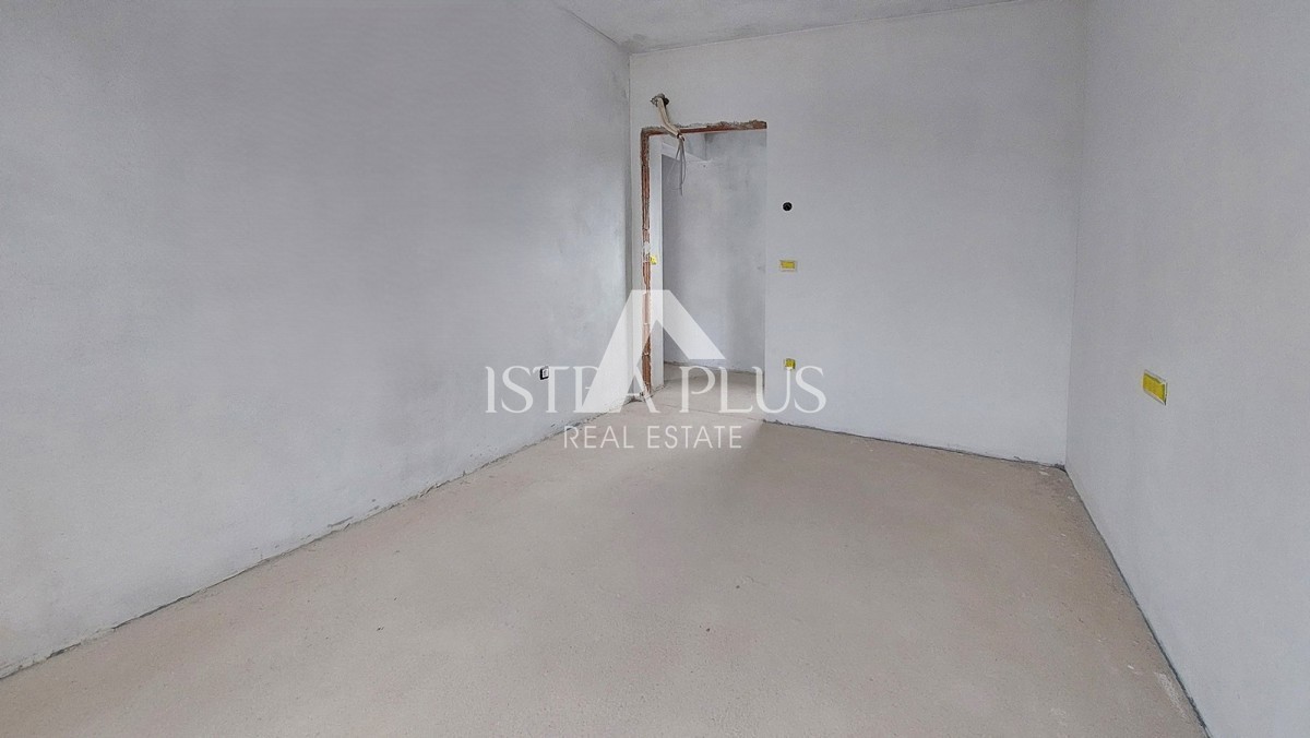 Istra, Poreč, novo stanovanje velikosti 95 m2 z vrtom velikosti 115 m2, približno 800 m od morja (zračne črte)