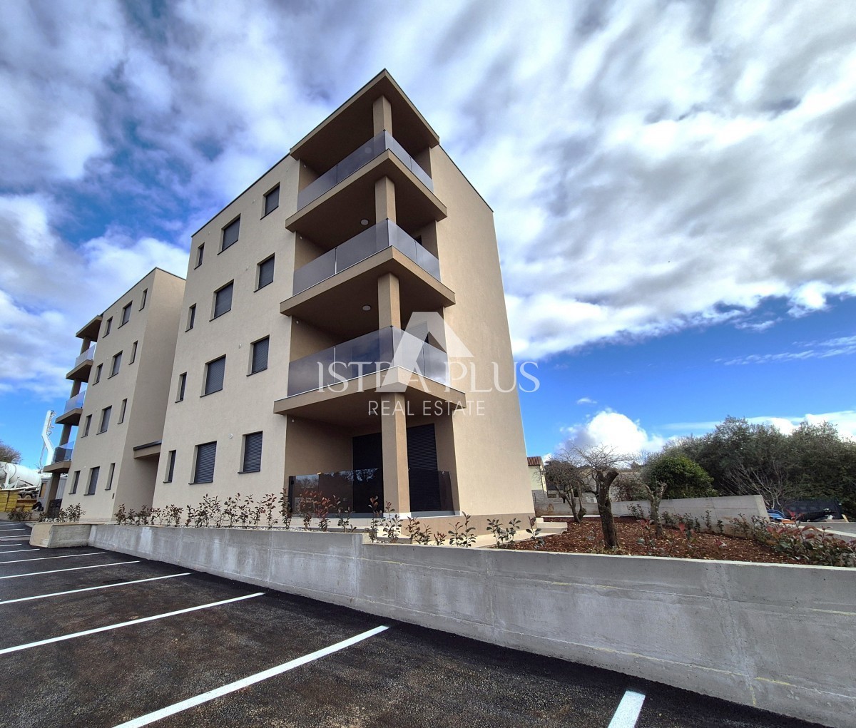 Istra, območje Poreča, 1500 m od morja - Stanovanje v novi stavbi z dvigalom (POGLED NA MORJE), 1. nadstropje z dvema spalnicama