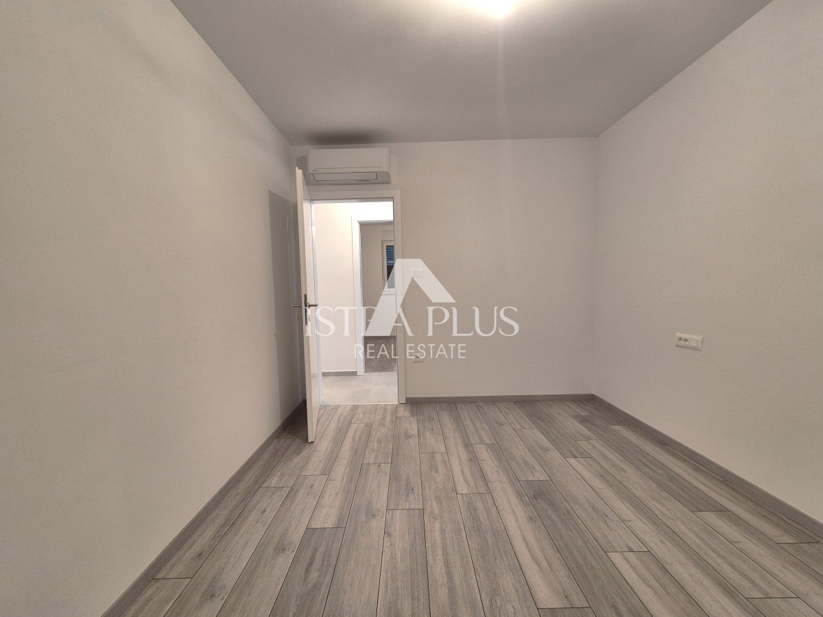 Istra, območje Poreča, 1500 m od morja - Stanovanje v novi stavbi z dvigalom (POGLED NA MORJE), 1. nadstropje z dvema spalnicama