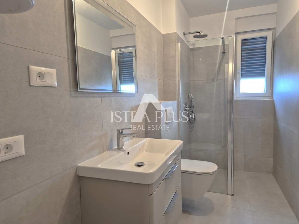 Istra, območje Poreča, 1500 m od morja - Stanovanje v novi stavbi z dvigalom (POGLED NA MORJE), 1. nadstropje z dvema spalnicama