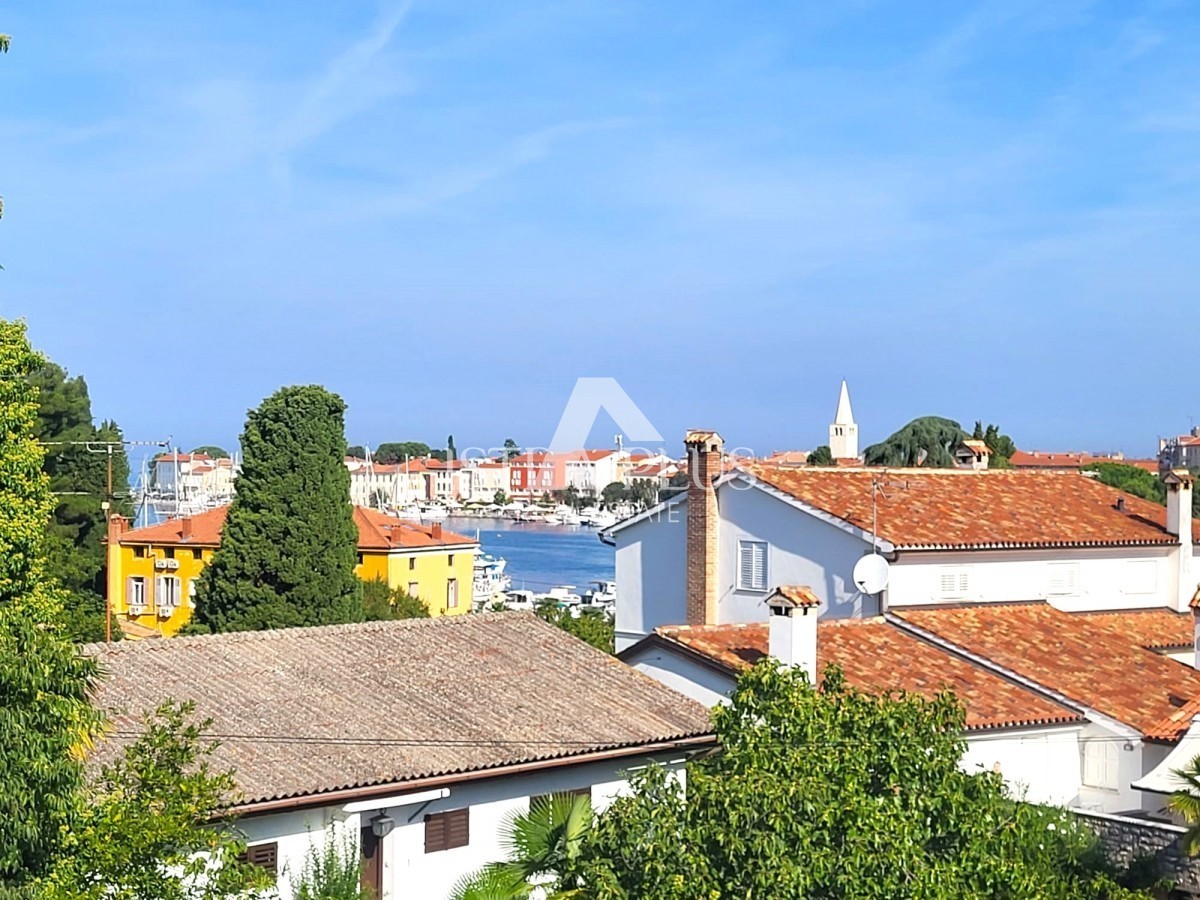 Luksuzno stanovanje z garažo, stavba z dvigalom - 200m od morja - Poreč center