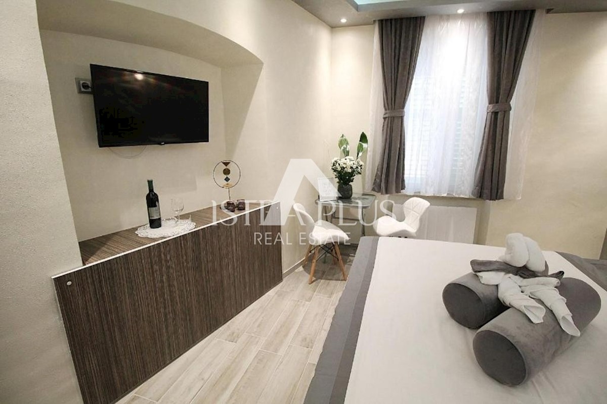 Apartma v pritličju v centru Poreča, 50 m od morja