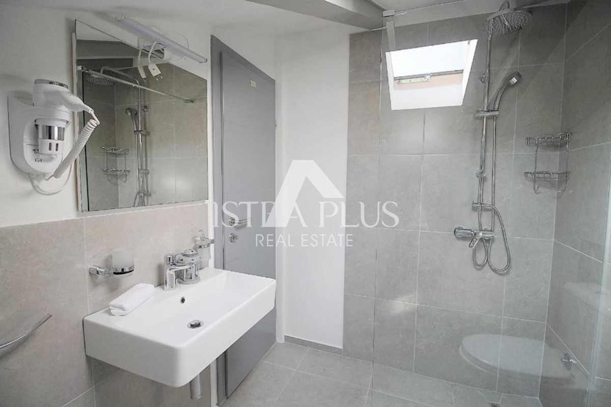 Apartma v pritličju v centru Poreča, 50 m od morja