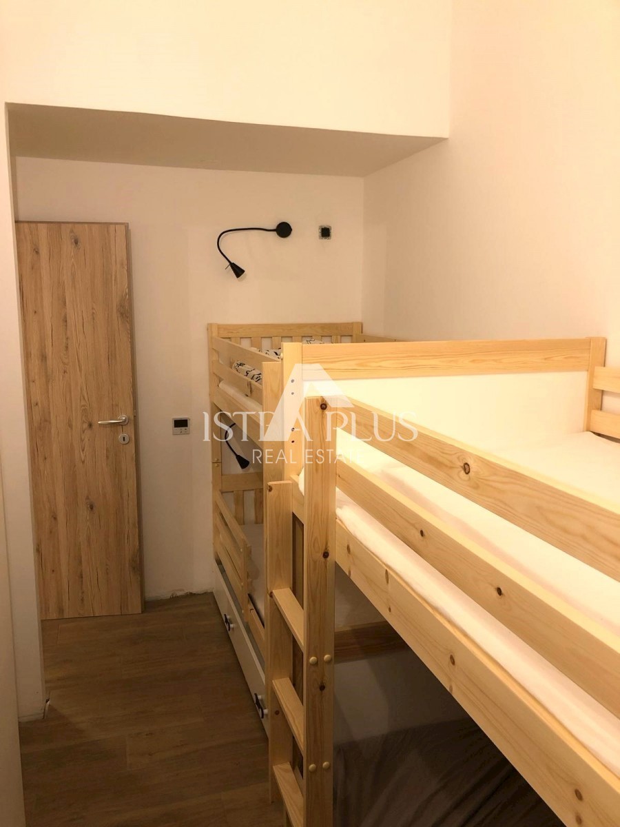 Popolnoma prenovljeno stanovanje v 3. nadstropju - Červar Porat