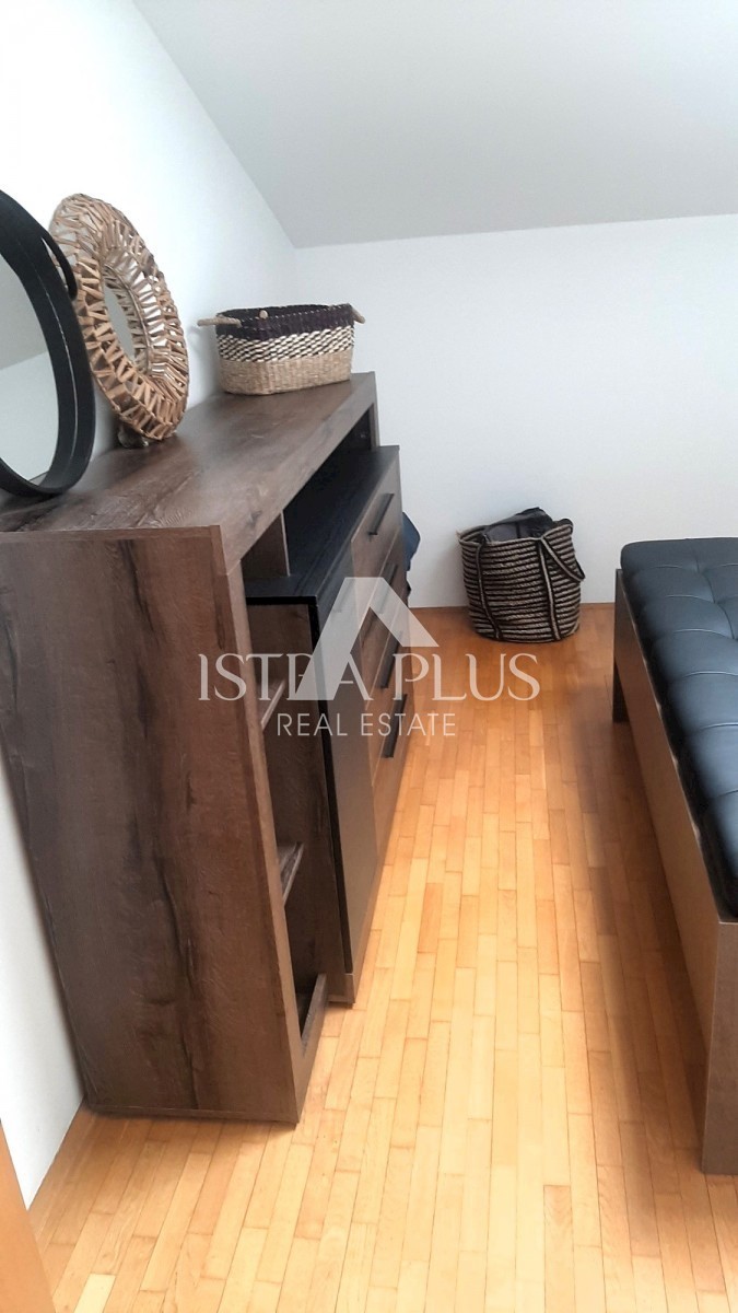 Na novo prenovljen apartma s pogledom na morje - Poreč