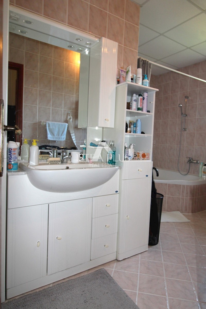 Poreč - Apartma v 2. nadstropju, 500m od morja