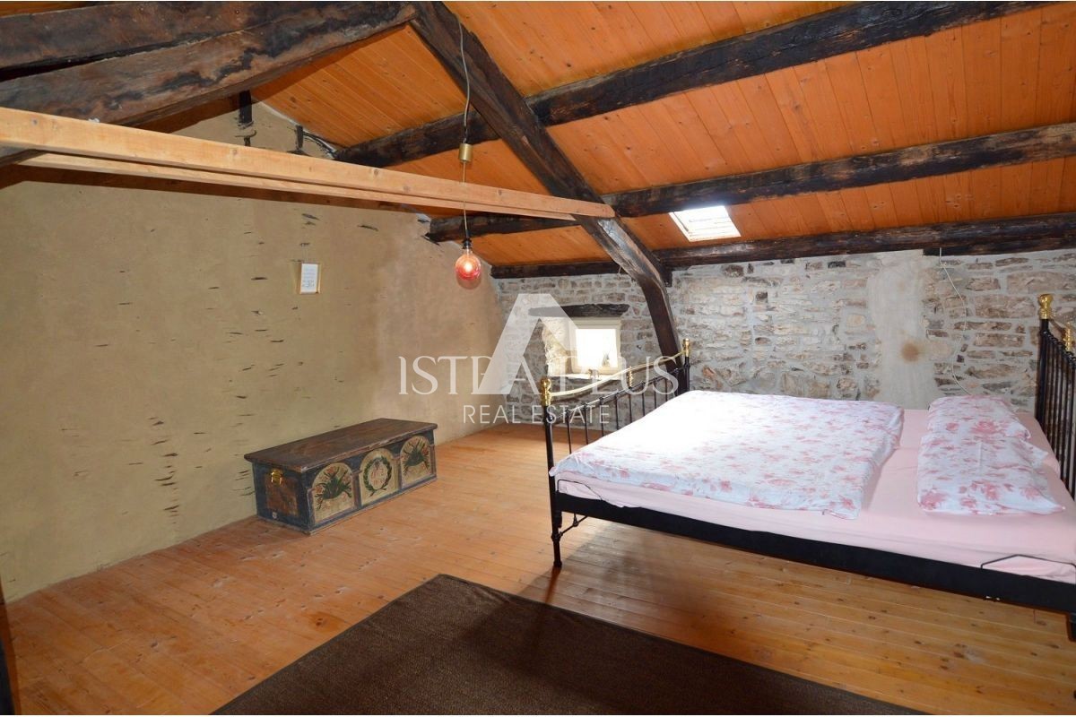 Istra, okolica Poreča, 8 km, obnovljena kamnita hiša z dvoriščem