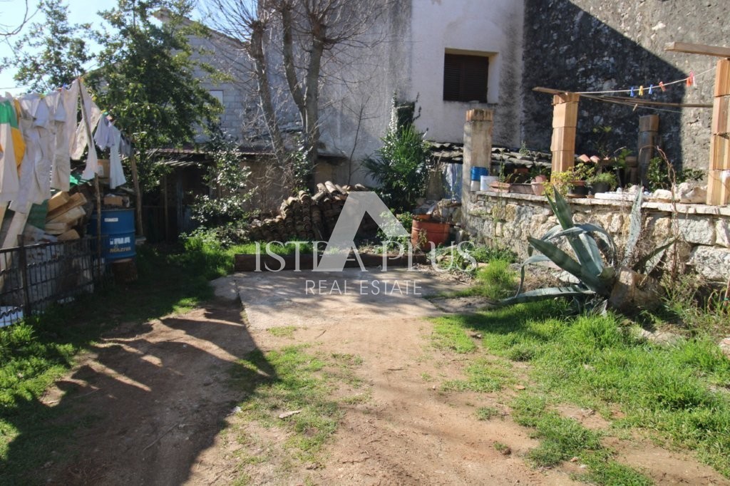 Istra, okolica Poreča, 8 km, obnovljena kamnita hiša z dvoriščem